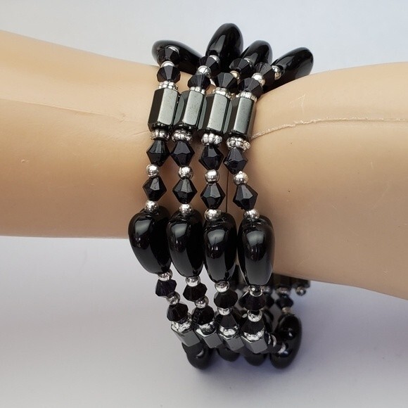 Black magnetic heart bracelet - Picture 5 of 5